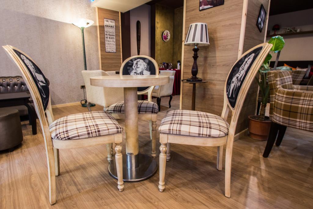 Hotel Eagle Tiranë Ngoại thất bức ảnh