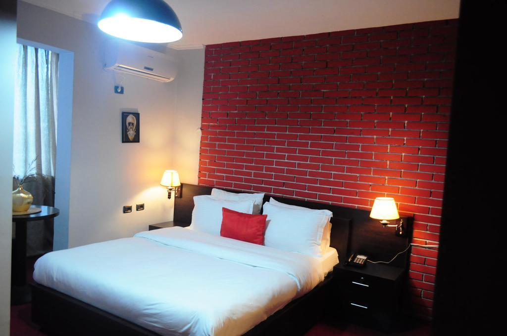 Hotel Eagle Tiranë Ngoại thất bức ảnh