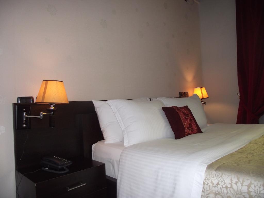 Hotel Eagle Tiranë Ngoại thất bức ảnh