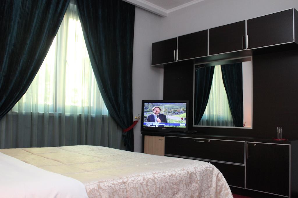Hotel Eagle Tiranë Ngoại thất bức ảnh