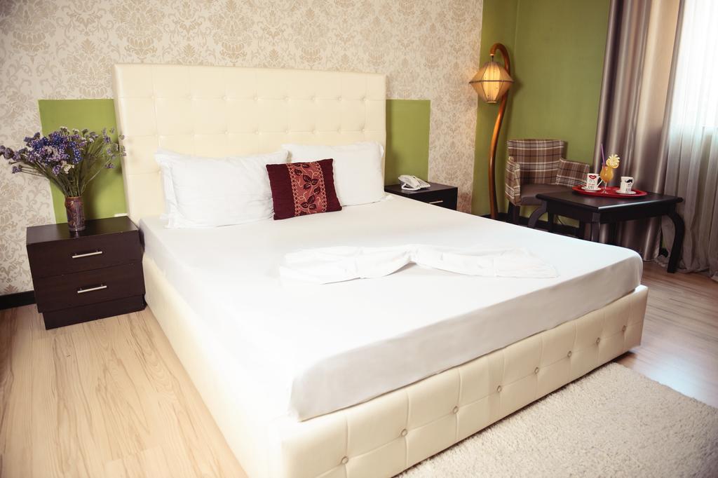 Hotel Eagle Tiranë Ngoại thất bức ảnh