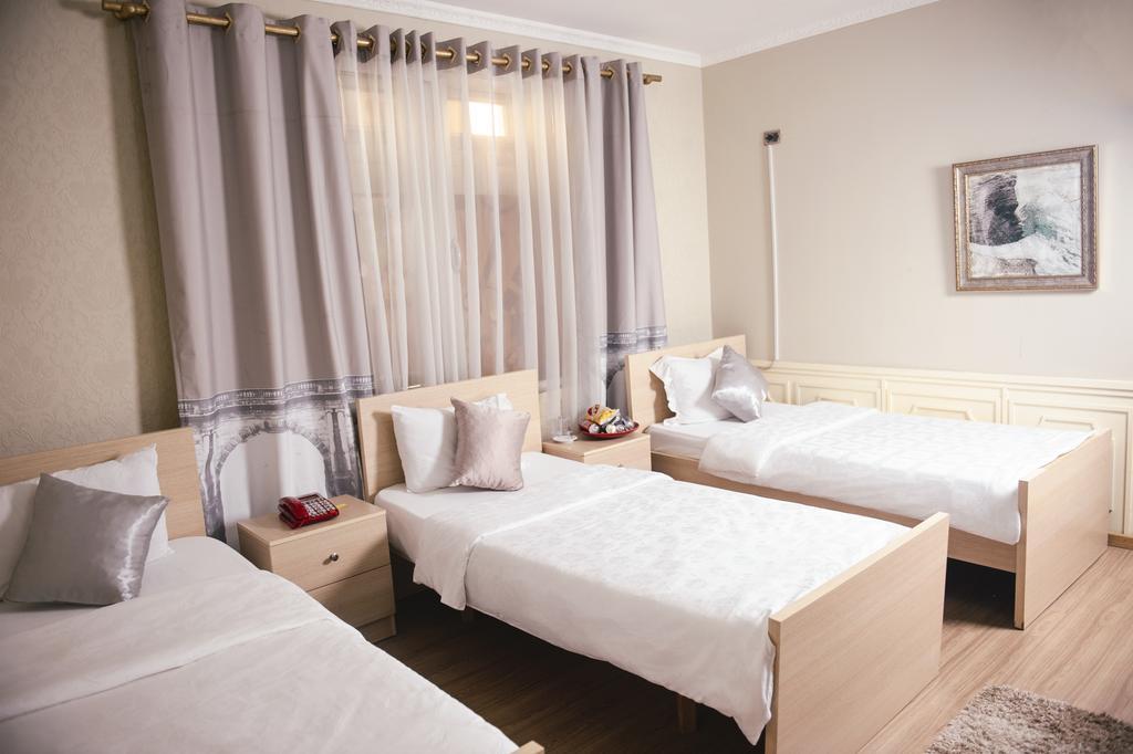 Hotel Eagle Tiranë Ngoại thất bức ảnh