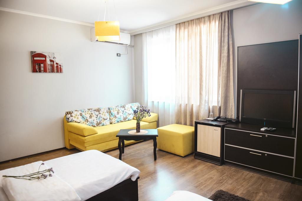 Hotel Eagle Tiranë Ngoại thất bức ảnh