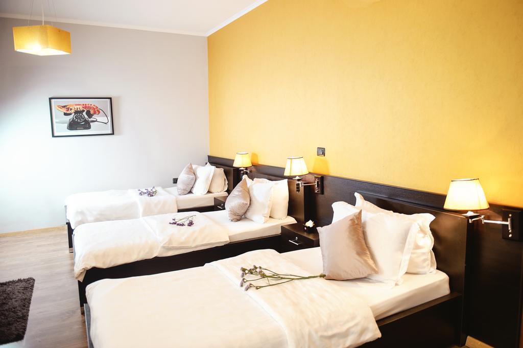 Hotel Eagle Tiranë Ngoại thất bức ảnh