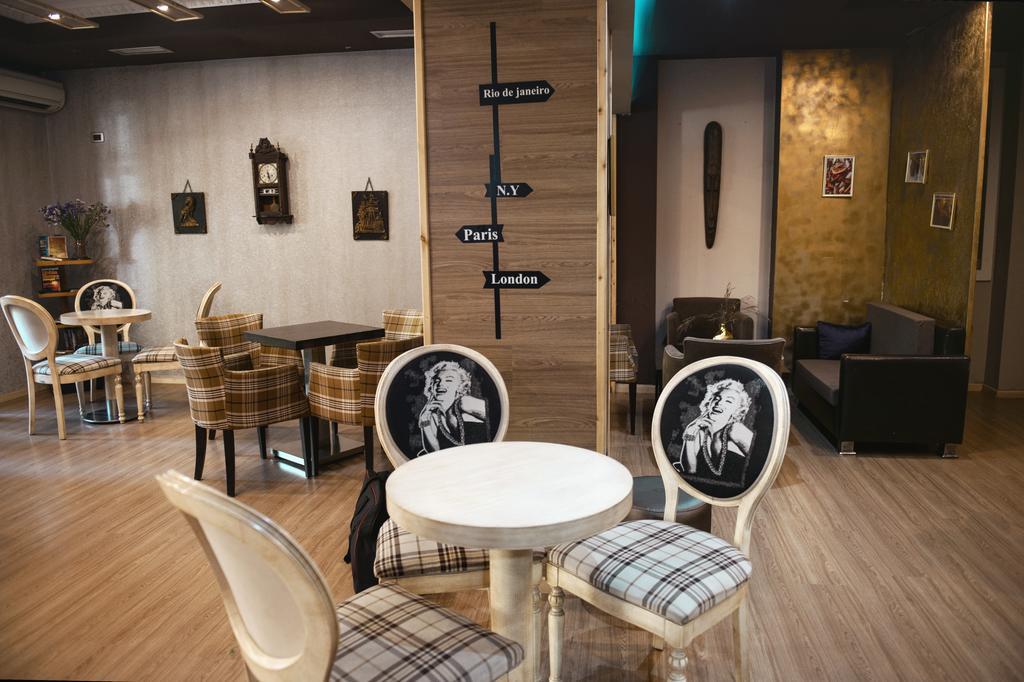 Hotel Eagle Tiranë Phòng bức ảnh