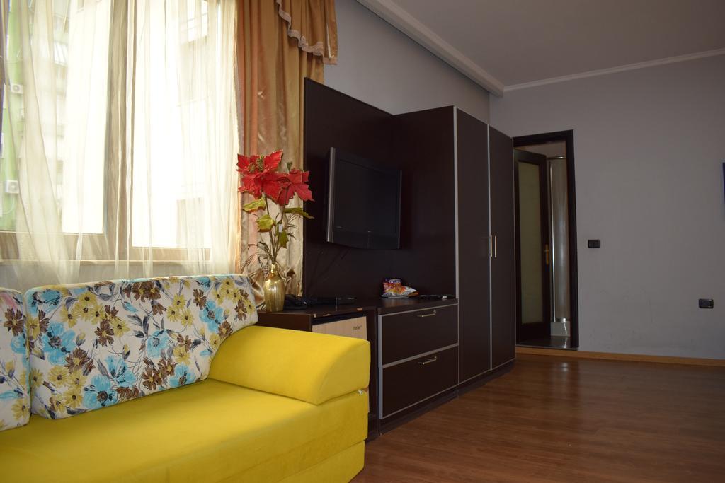 Hotel Eagle Tiranë Ngoại thất bức ảnh