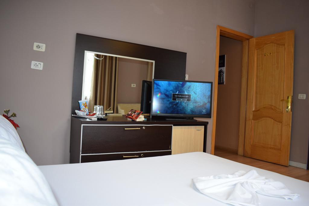 Hotel Eagle Tiranë Ngoại thất bức ảnh