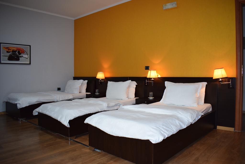 Hotel Eagle Tiranë Ngoại thất bức ảnh