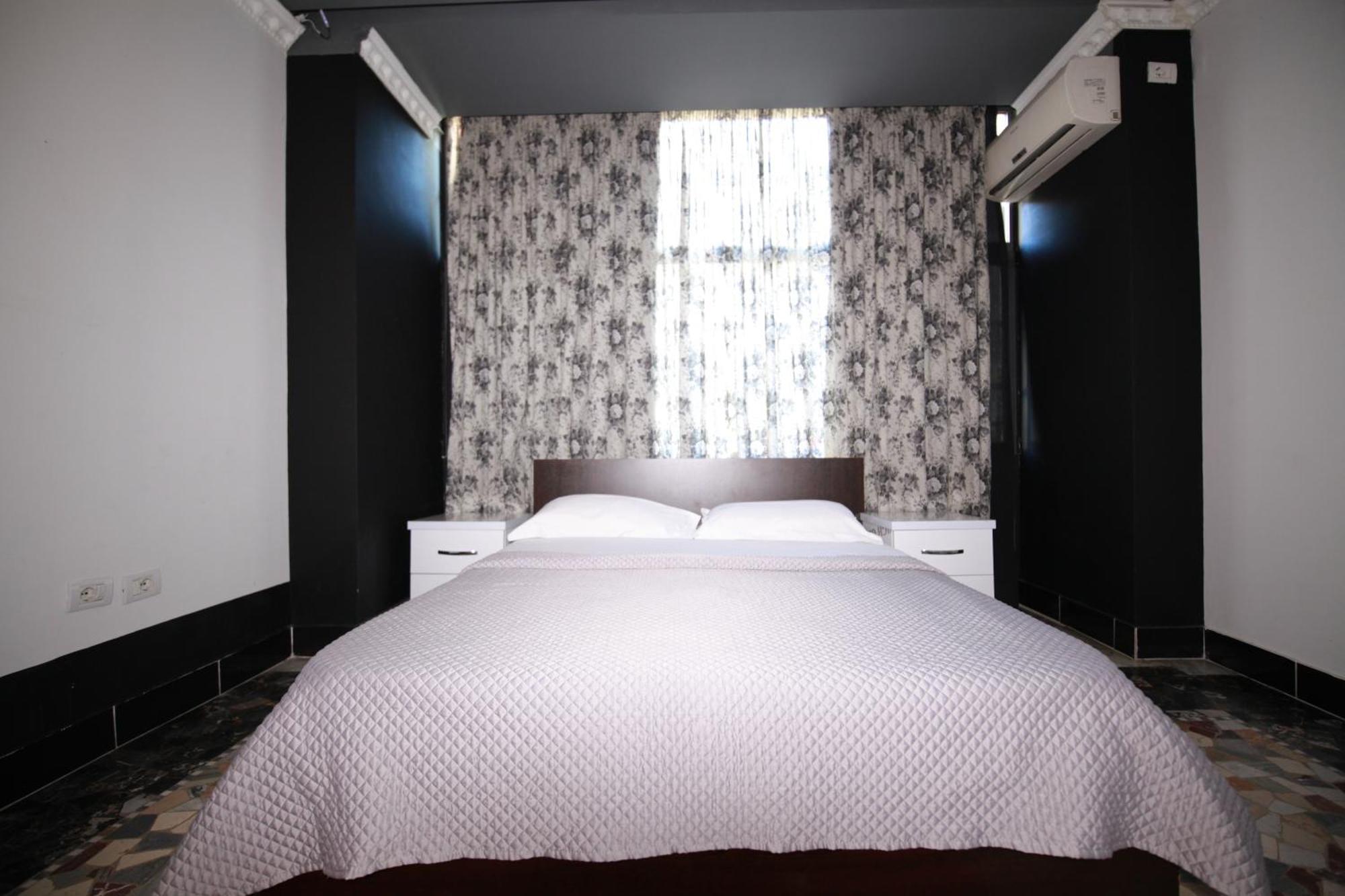Hotel Eagle Tiranë Ngoại thất bức ảnh